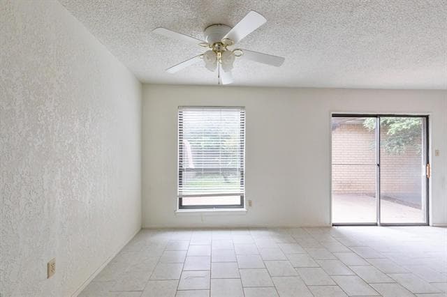 Building Photo - 4925 Greenslope Dr