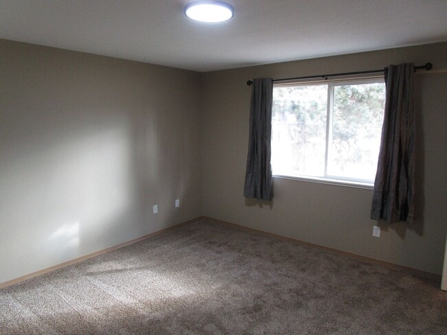 Building Photo - 3 Bedroom, 2 Bathroom Home on 2 Acres on Lower Side of Juniper Canyon - Available Now!