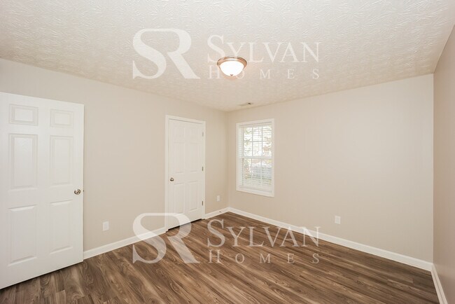 Building Photo - Your dream home awaits