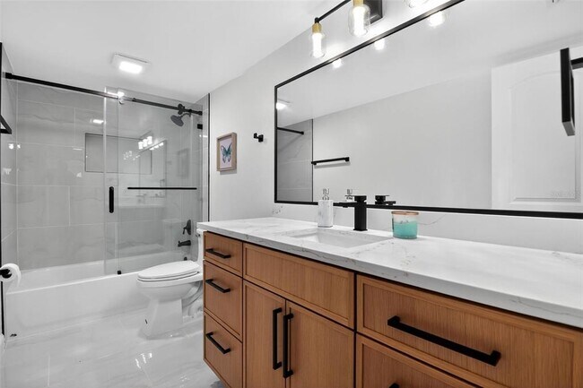 Building Photo - 4210 Palm Dr