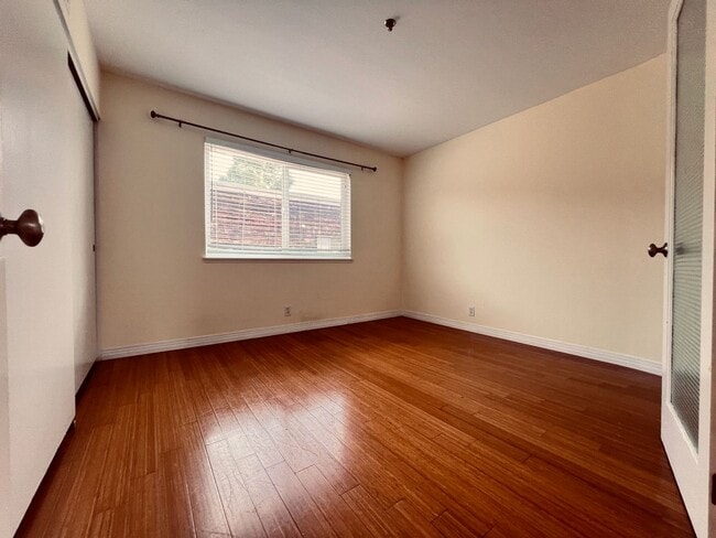 Building Photo - Mission Valley Large Two Bedroom Two Bathroom Condo for Rent