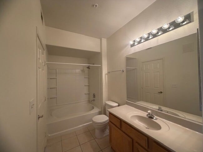 Building Photo - GUARD GATED TOP FLOOR PRIVATE 1 BED CONDO FEATURING A DETACHED 1 CAR GARAGE