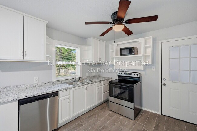 Building Photo - 718 W Belden St