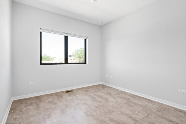 Building Photo - 6605 North Ave