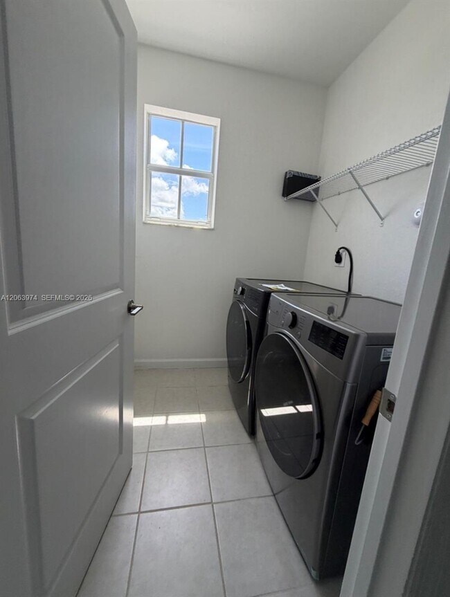 Building Photo - 16144 SW 148th Pl