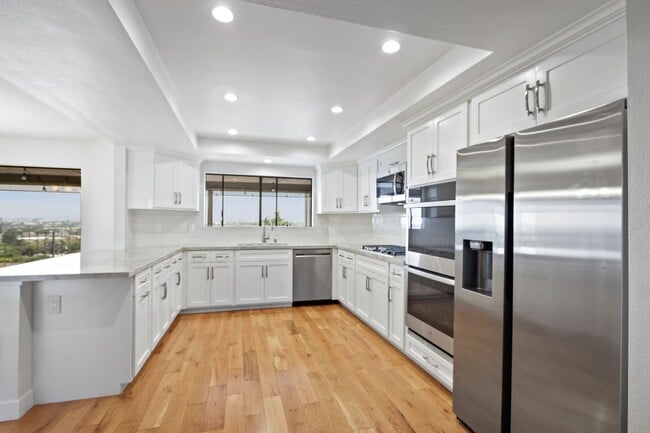 Building Photo - Panoramic View Condo For Lease