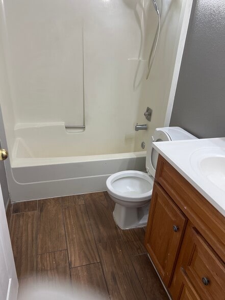 Building Photo - 429 1st Ave N