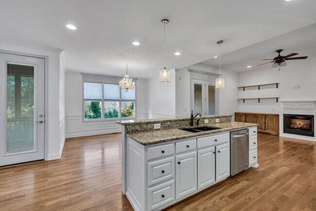 Building Photo - Stunning rental home on a premium lot in s...