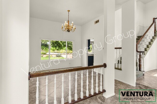 Building Photo - Spacious 4-Bed, 3-Bath Gem in Camarillo Heights