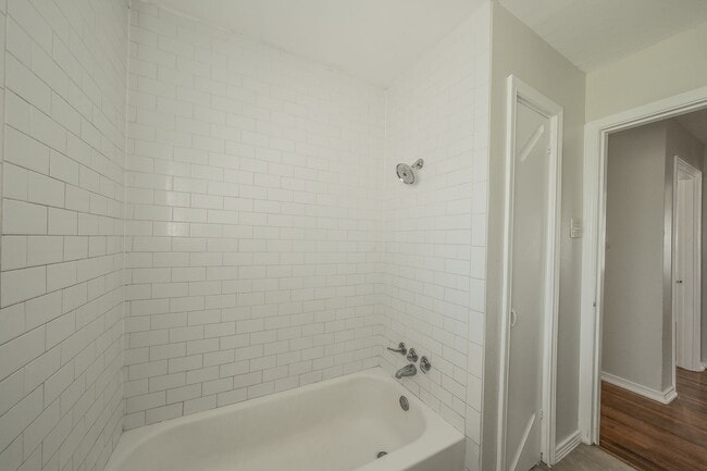 Building Photo - 3-Bedroom in Westworth Village!