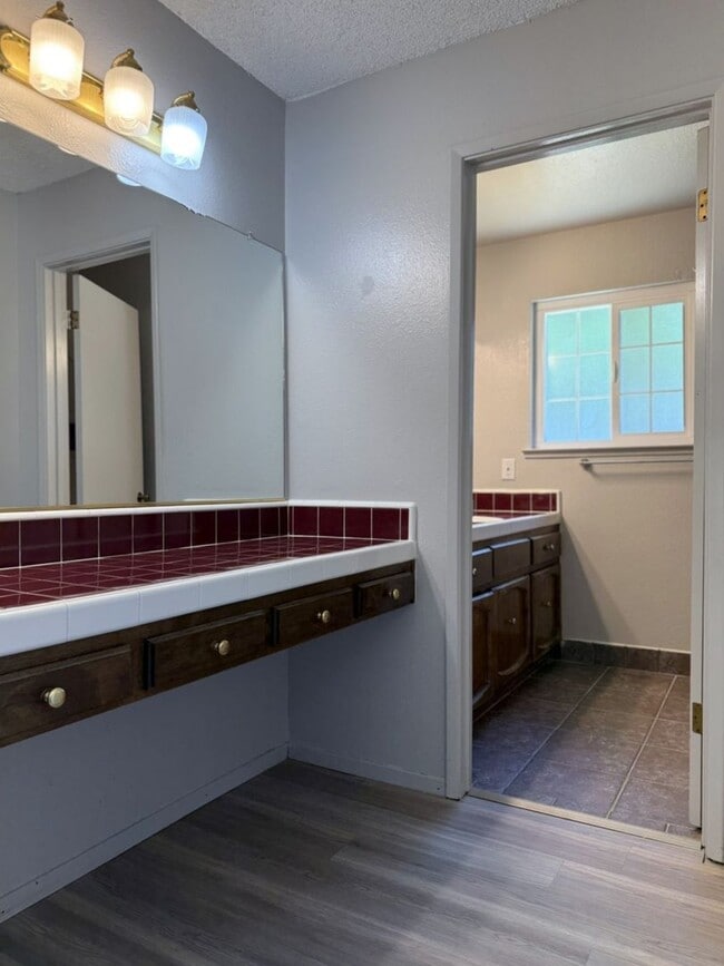 Building Photo - 3 bedroom/2 bathroom home AVAILABLE NOW!!!!