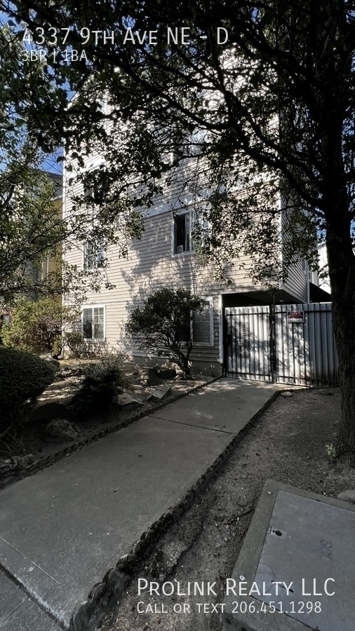 Building Photo - 4337 9th Ave NE