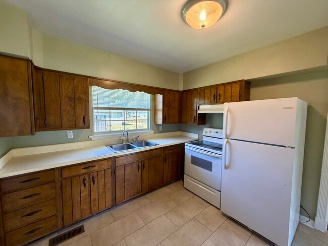 Building Photo - 1057 Blanton Dr