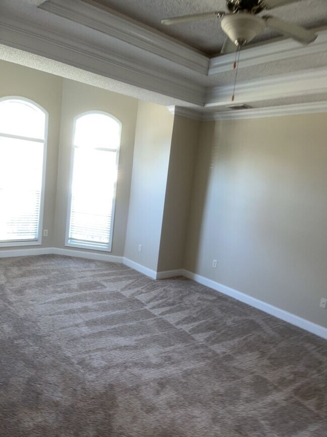 Building Photo - 186 Bristol Way