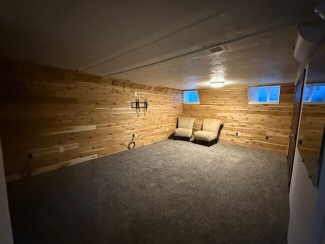 Building Photo - Beautiful 4 Bedroom Home