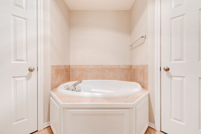 Building Photo - Spacious 4-Bedroom Gem in North Lubbock