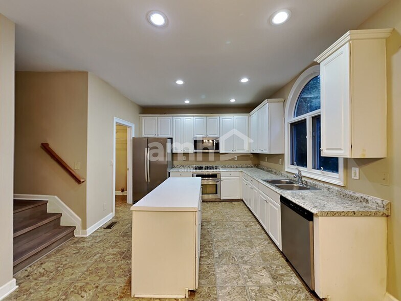 Building Photo - 4727 Cedar Wood Dr SW