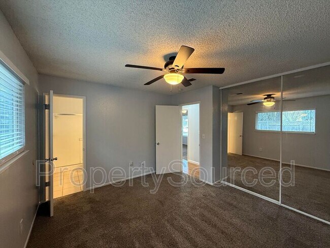 Building Photo - 1708 Applegate Dr