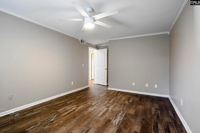 Building Photo - 251 Shoreline Dr