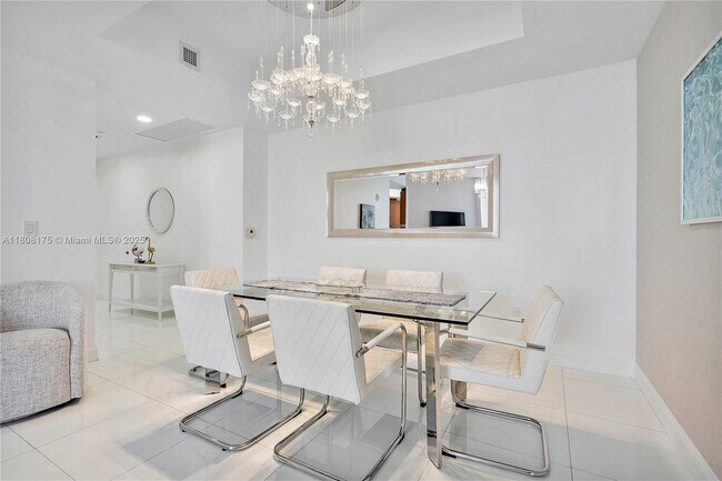 Building Photo - 15811 Collins Ave