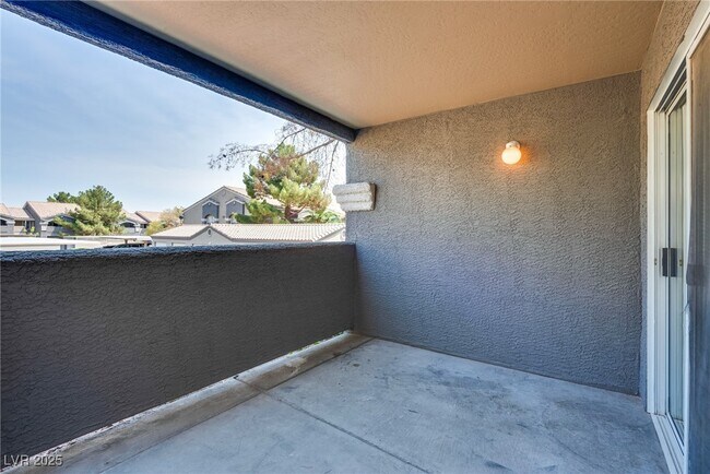 Building Photo - 5055 W Hacienda Ave