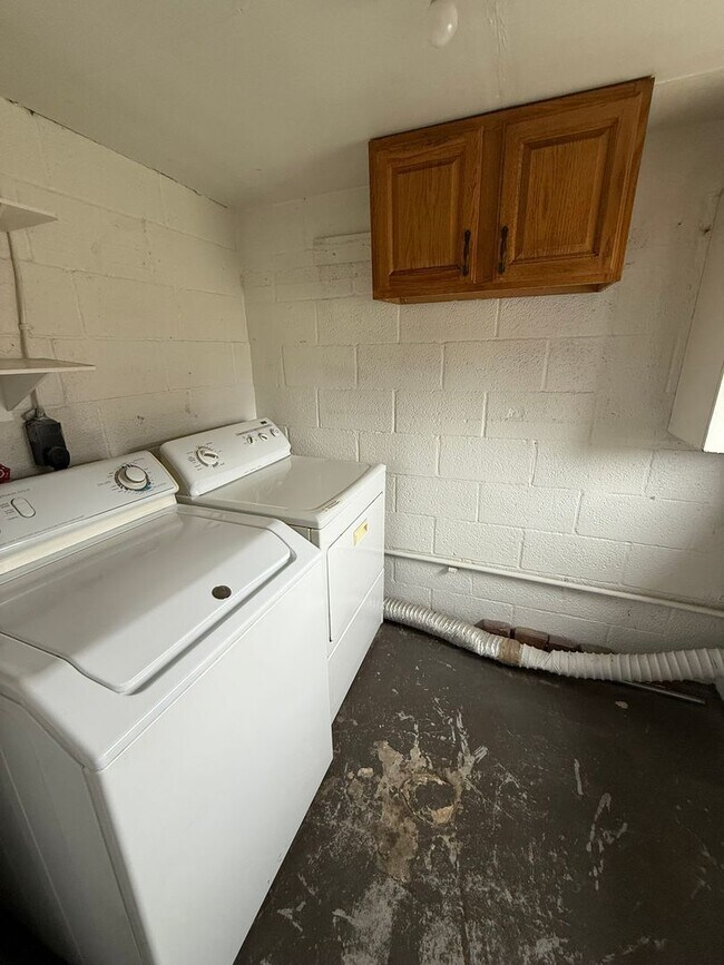 Building Photo - 235 W Main St