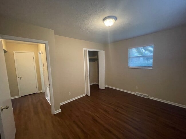 Building Photo - 11620 S Williamsburg Dr