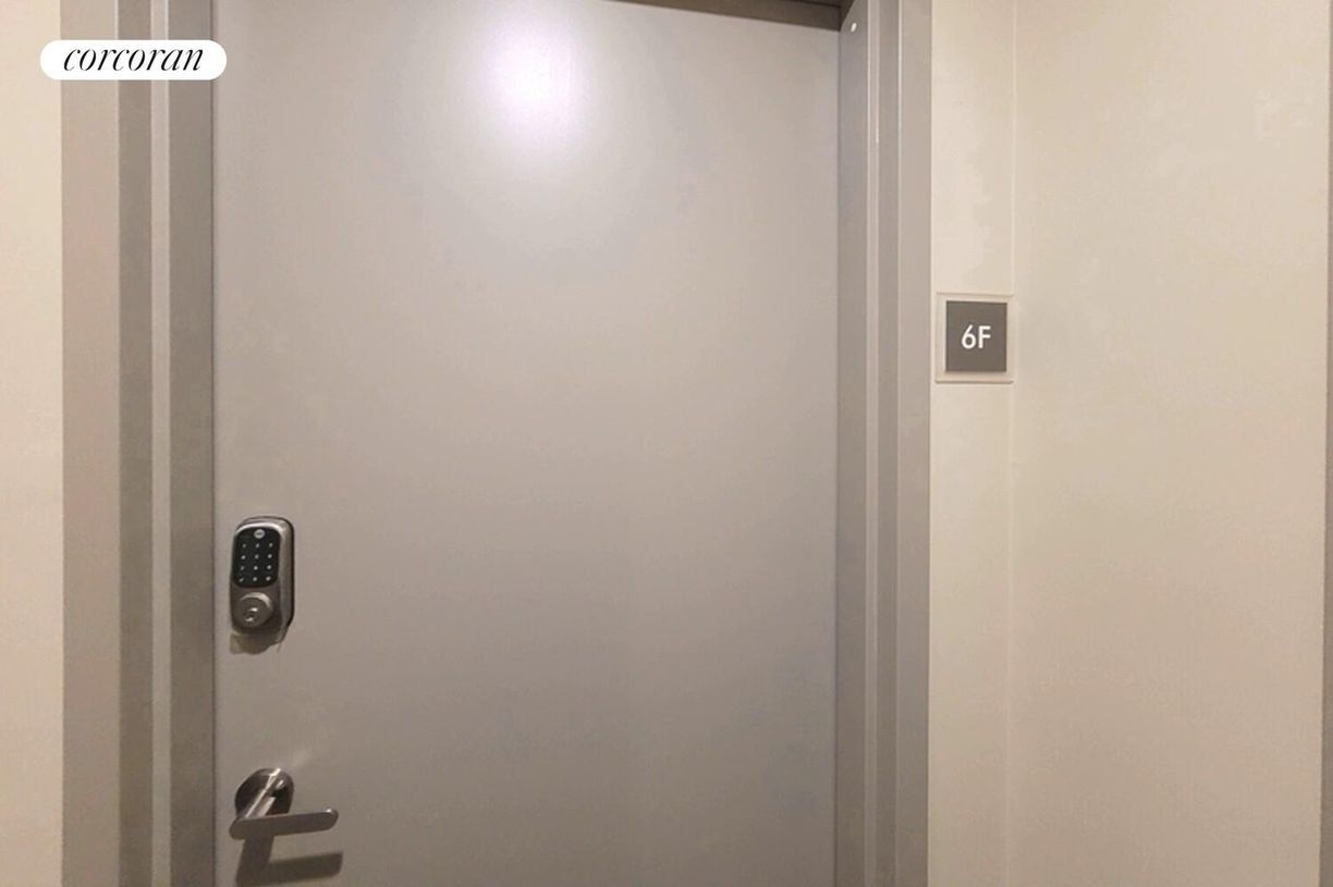 Building Photo - 45 W 81st St