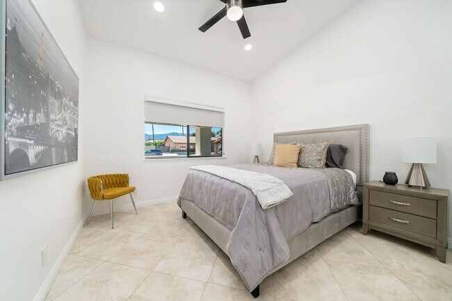 Building Photo - 74830 Waring Ct