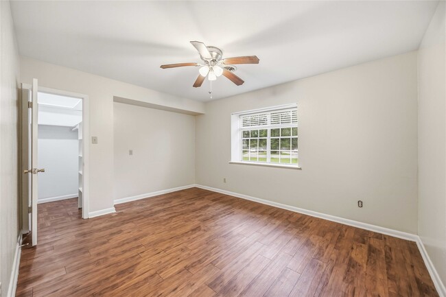 Building Photo - 435 Rollingwood St