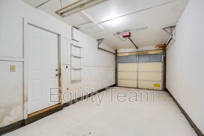 Building Photo - 9609 Helmsley Way