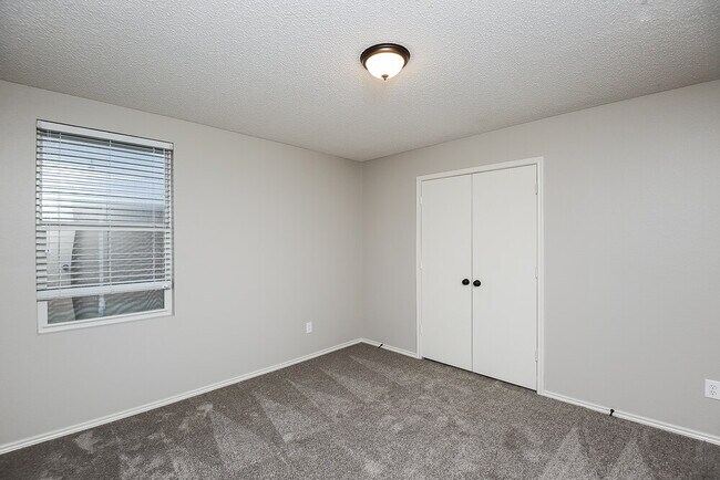 Building Photo - 2999 Fallbrook Dr