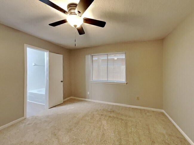 Building Photo - 2419 Sherwood Hollow Ln