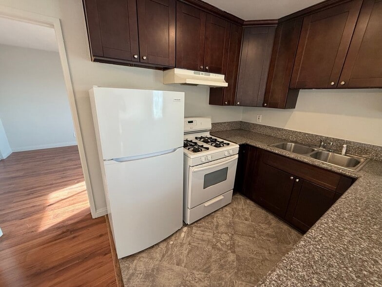 Building Photo - 400 N Hobart Blvd