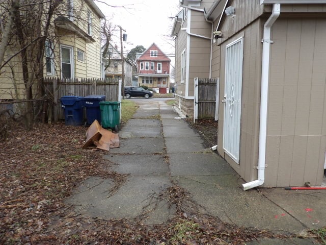 Building Photo - 65 Deerfield Ave