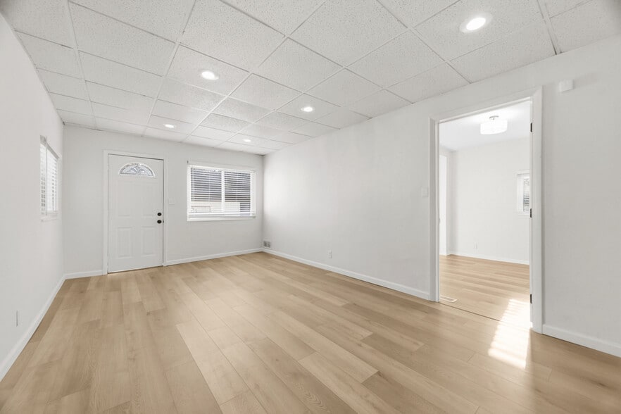 Building Photo - 423 2nd Ave