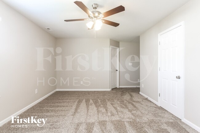 Building Photo - 6159 N Woods Edge Dr