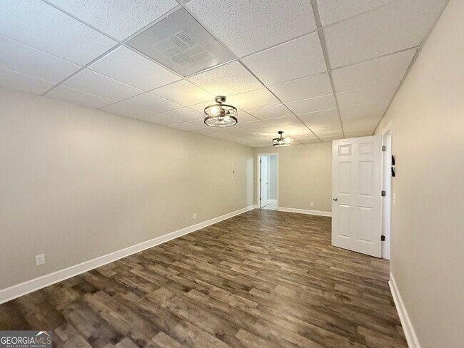 Building Photo - 11 Woodvine Ct