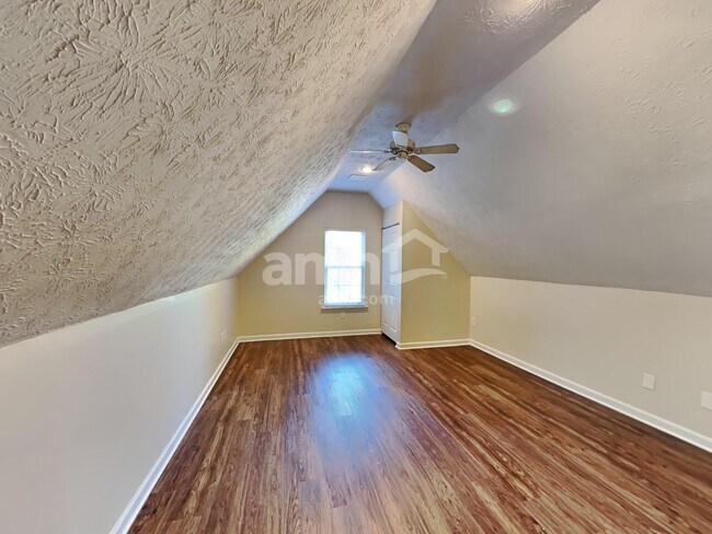 Building Photo - 3740 Scotland Ln SW