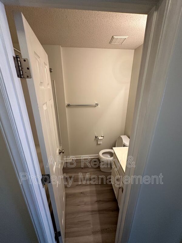 Building Photo - 3475 Forestdale Dr