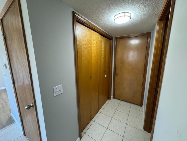 Building Photo - 410 Trent Ct