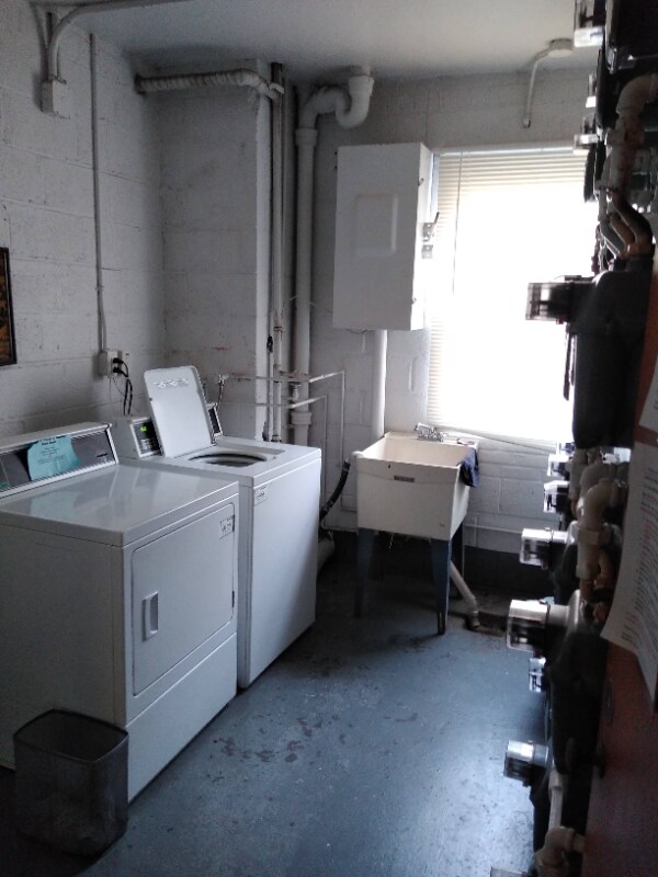 Building Photo - 13829 Cedar Rd