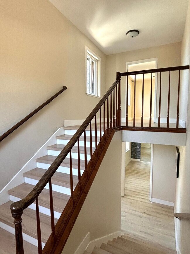 Building Photo - Stylishly Remodeled 2-Bedroom Gem in Redwood City