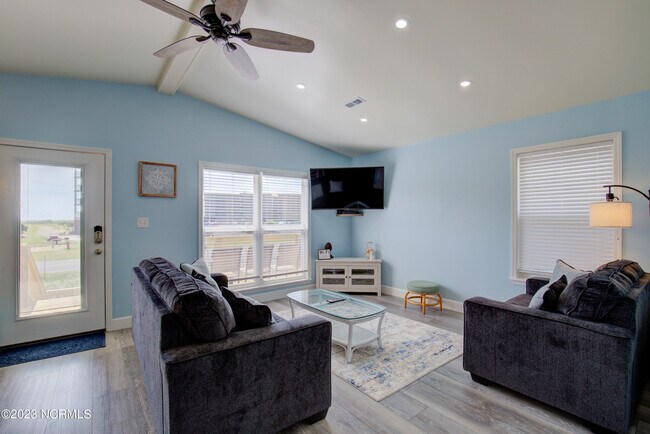 Building Photo - 1881 New River Inlet Rd