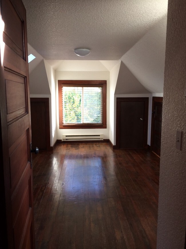 Glisan Townhomes 17011719 NW Glisan St Portland OR 97209 Apartment