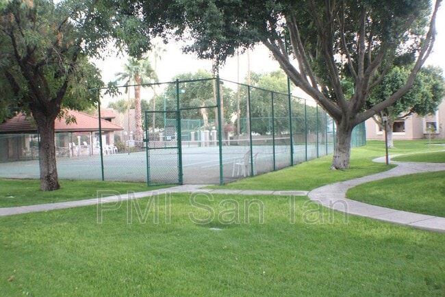 Building Photo - 2146 W Isabella Ave