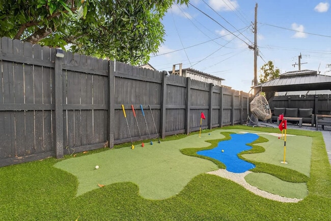 Building Photo - 6660 Custer St