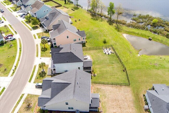 Building Photo - Show stopping 5 bed/3 bath rental in the h...