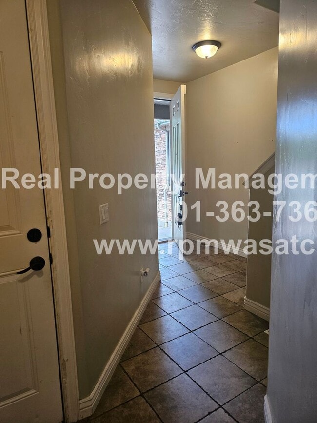 Building Photo - Gorgeous 3 Bed/3.5 Bath Home!!!
