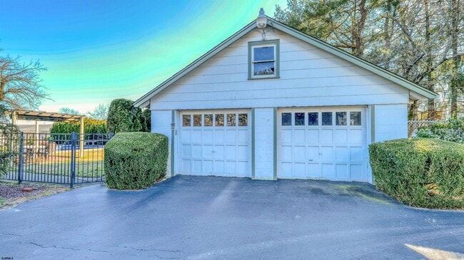 Building Photo - 549 Tuckahoe Rd